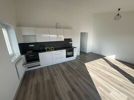 Pronájem bytu 2+kk s lodžií a parkovacím místem