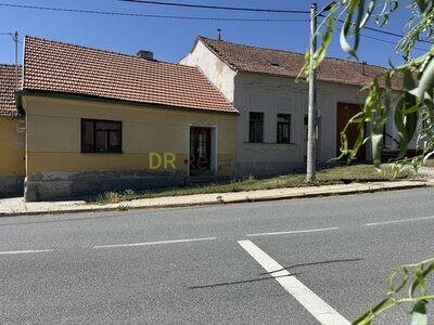 Prodej domu 2+1  s dvorkem